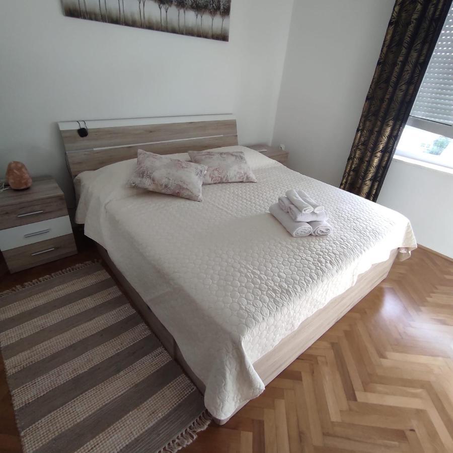 Novi studio apartman Emda u centru Splita, private parking Exterior foto