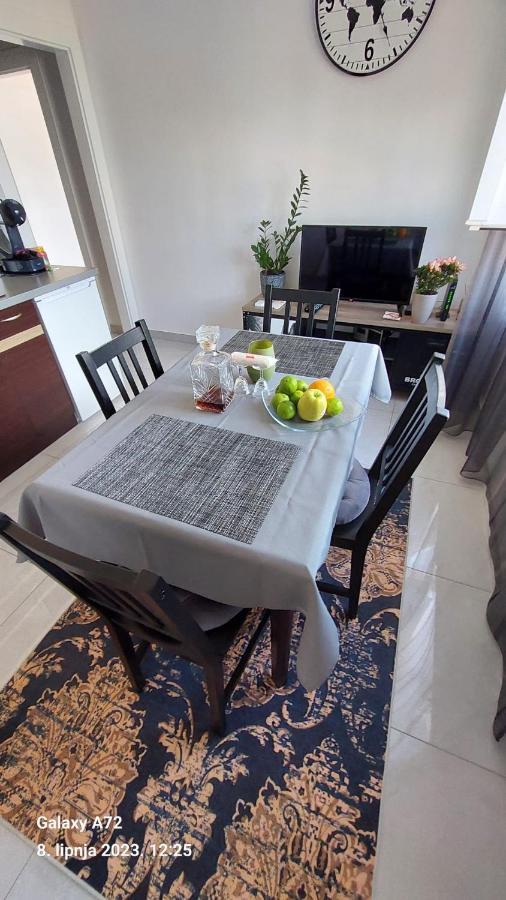 Novi studio apartman Emda u centru Splita, private parking Exterior foto