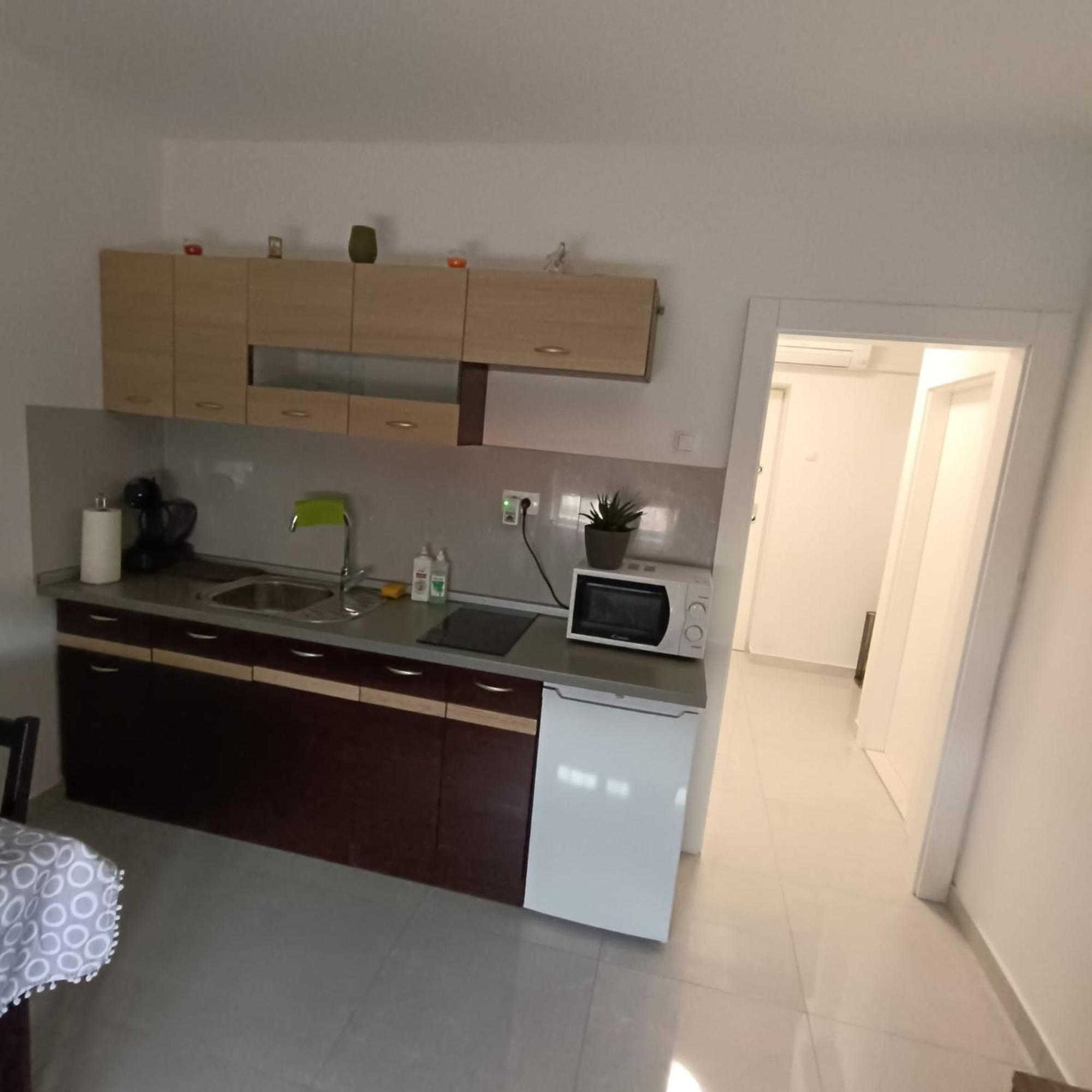 Novi studio apartman Emda u centru Splita, private parking Exterior foto