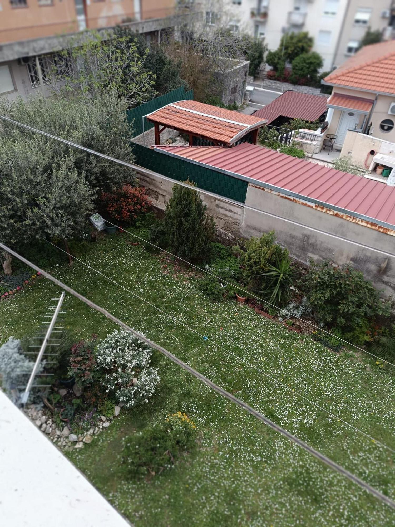 Novi studio apartman Emda u centru Splita, private parking Exterior foto